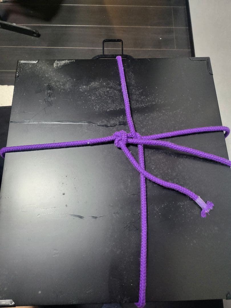 伝統的な青と黒の等身大日本甲冑（鎧立て無し）