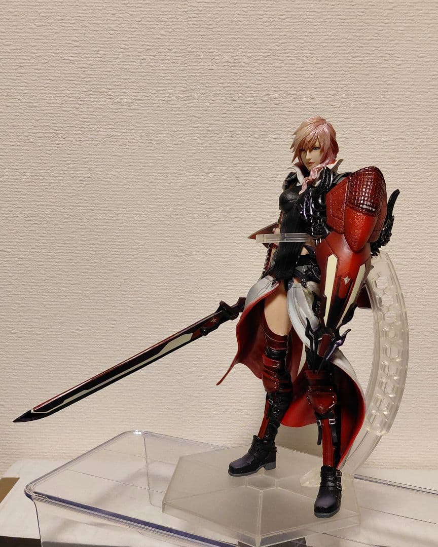 ファイナルファンタジー　フィギュア　ライトニング　プレイアーツ