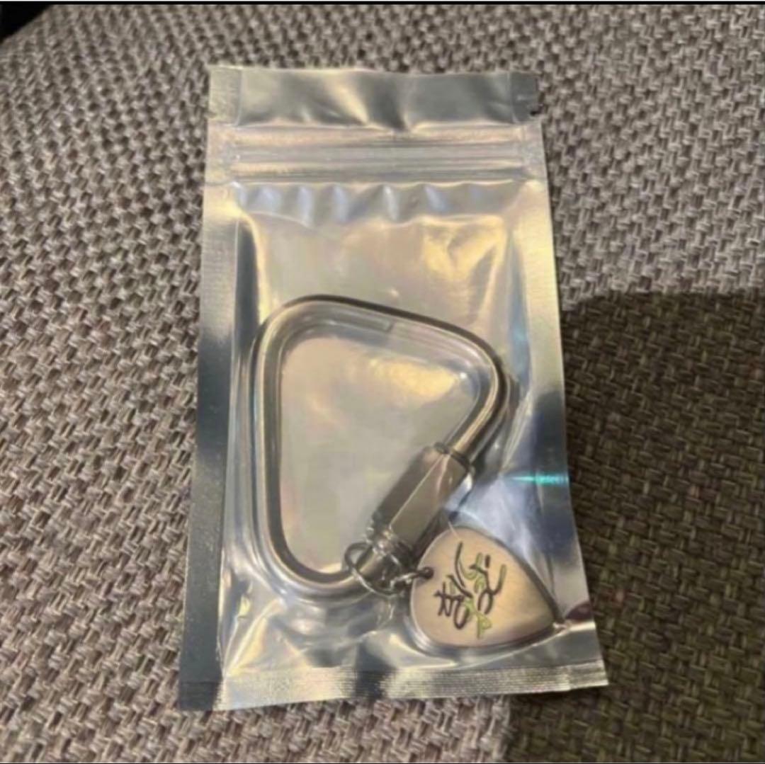 気になってる人が男じゃなかった　ぬいぐるみキーチェーン　チャームつきカラビナ