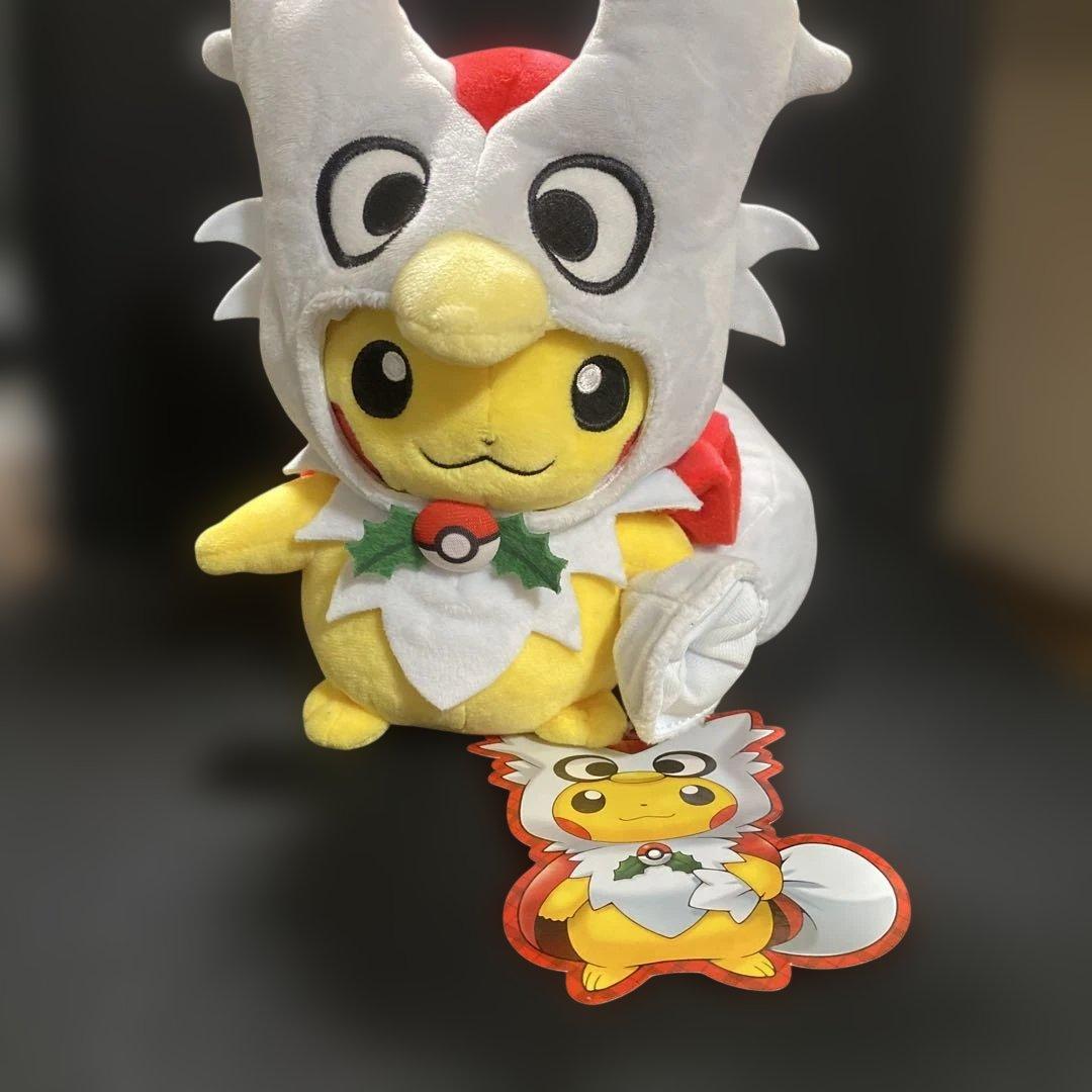 デリバードのポンチョを着たピカチュウ　ぬいぐるみ