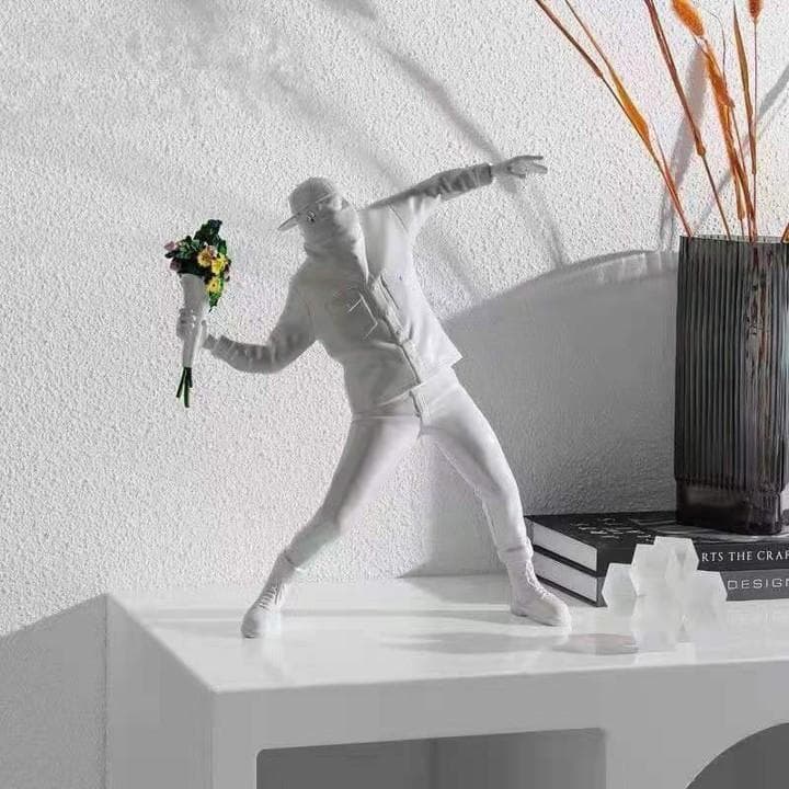 圧巻 バンクシー アート 花を捨てる少年 フィギュア オブジェ ホワイト