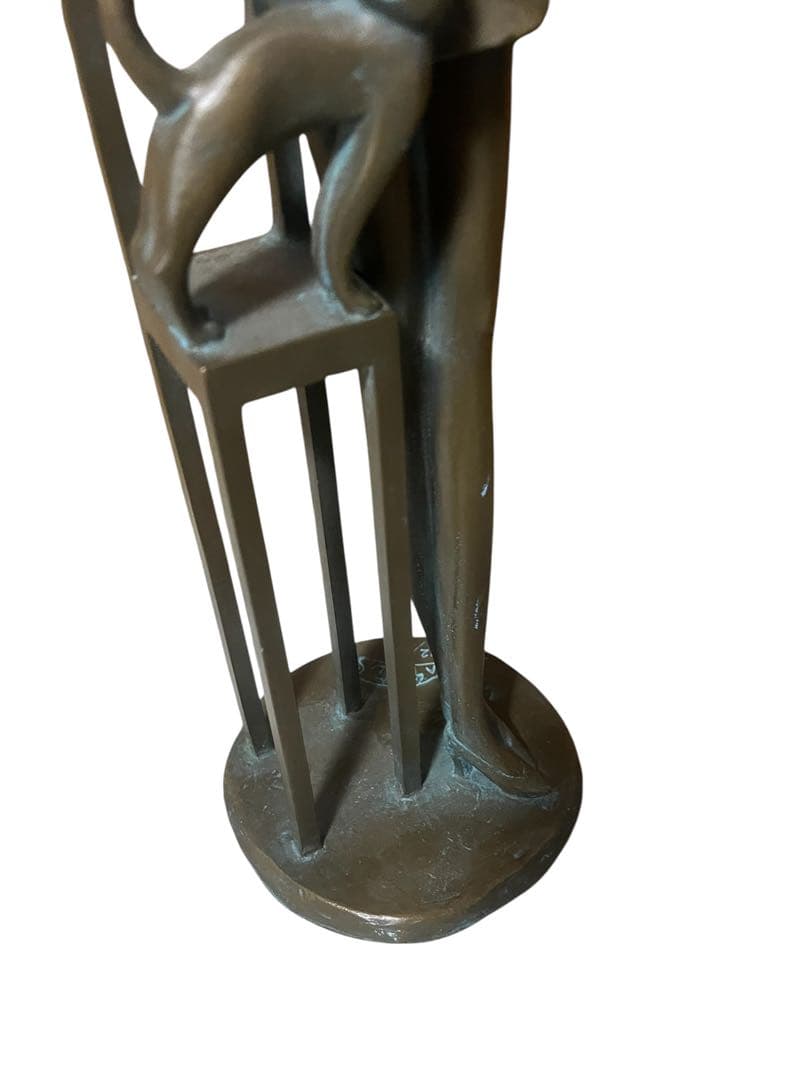 【中古】ブロンズ像「自分の時間」長房一洋作　女性と猫のブロンズ彫刻