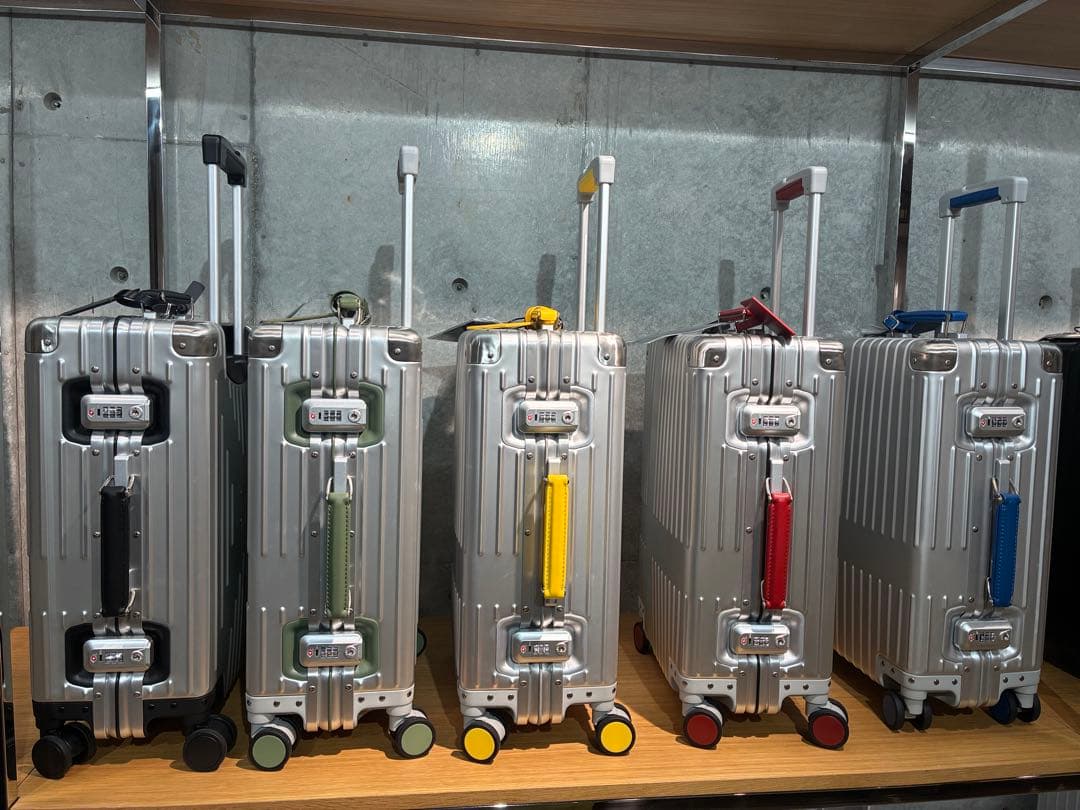 専用【新品】イノベーター　アルミ　ステンレスシルバースーツケース　INV1811