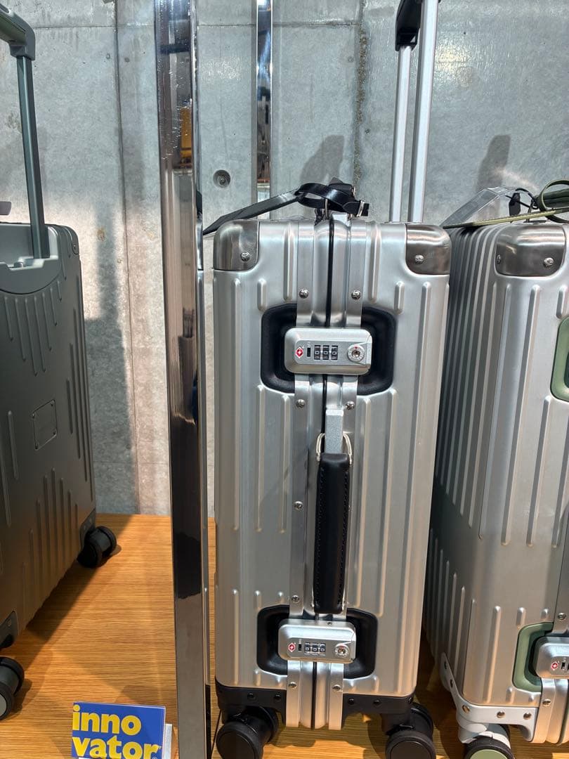 専用【新品】イノベーター　アルミ　ステンレスシルバースーツケース　INV1811