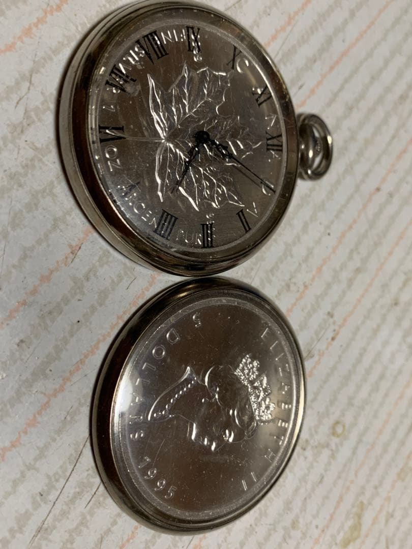 　メイプルリーフ銀貨　懐中時計　 重さ５４.5g　時計不動品かも
