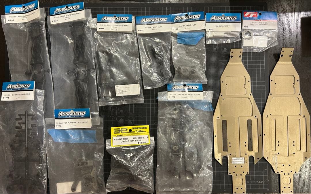 アソシエイテッドB6.2シャーシ&ESC(ダート仕様)