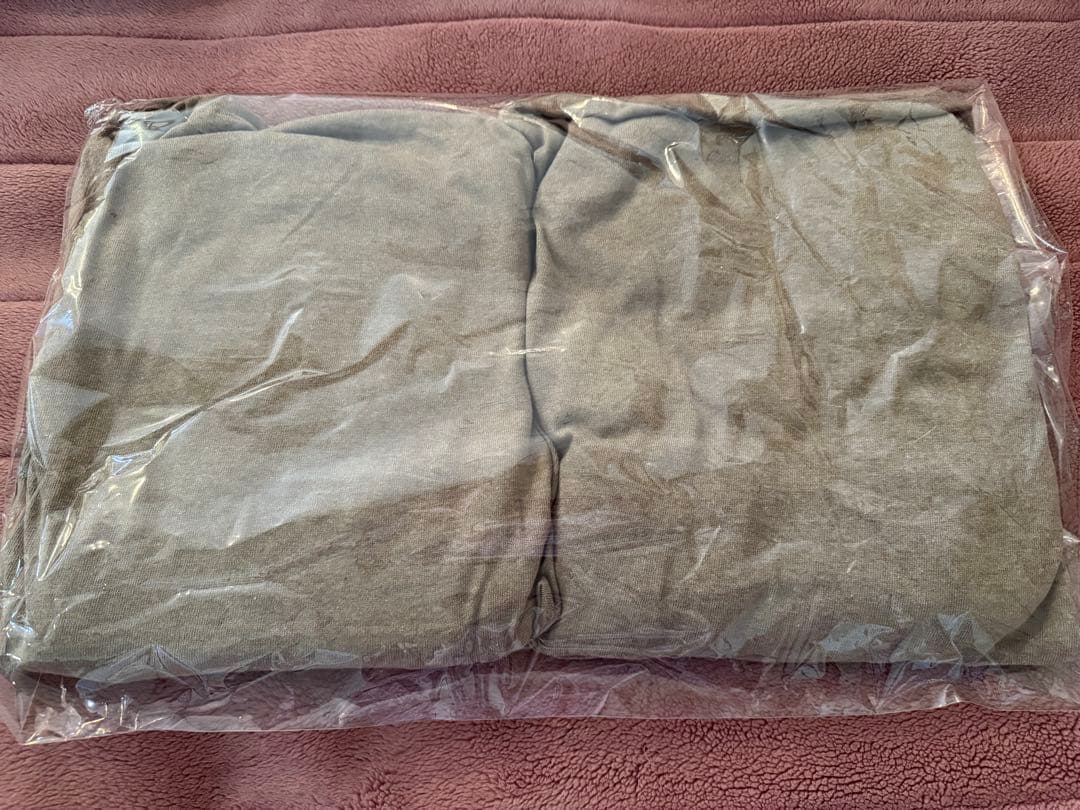 JAL国際線ファーストクラス詰め合わせ(ウェア２、ポーチ１、スキンケア２）