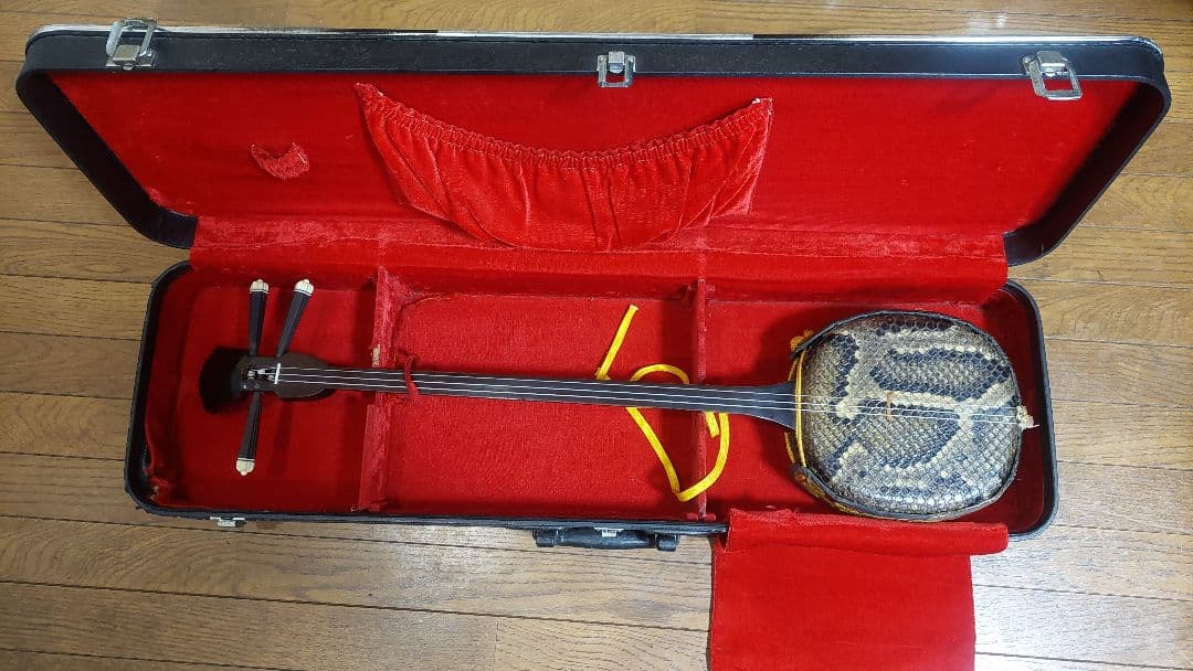 三線 沖縄三線　本体　ハードケース付き　ヴィンテージ三線