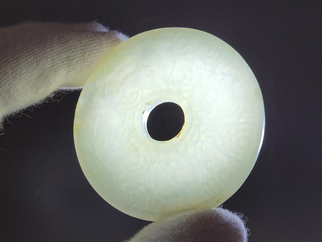 天然玉製 陰刻吉祥蝠紋 玉装飾品 明清時代 直径約5.5cm