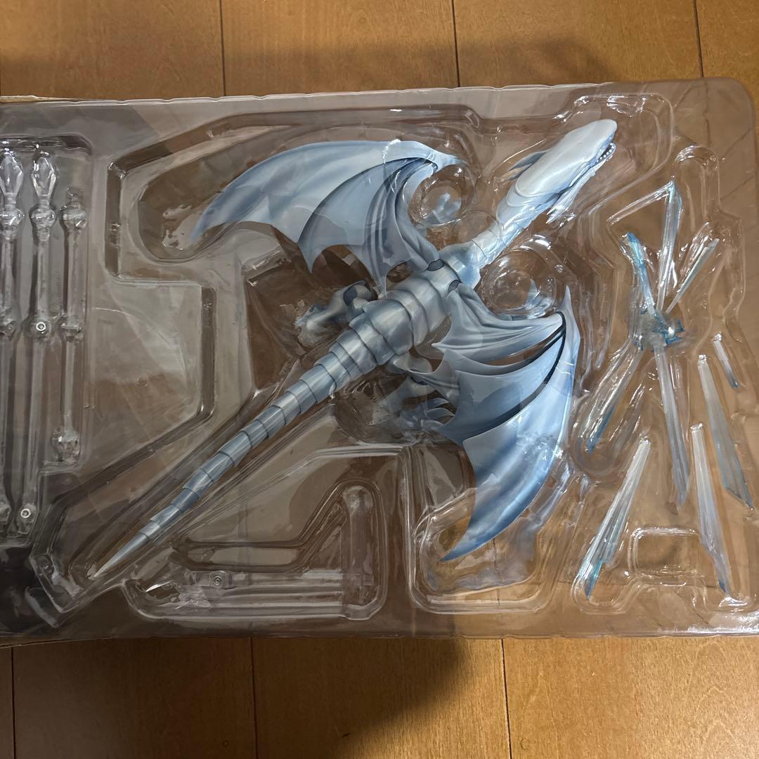 S.H.MonsterArts　ブルーアイズ・ホワイト・ドラゴン　青眼の白竜