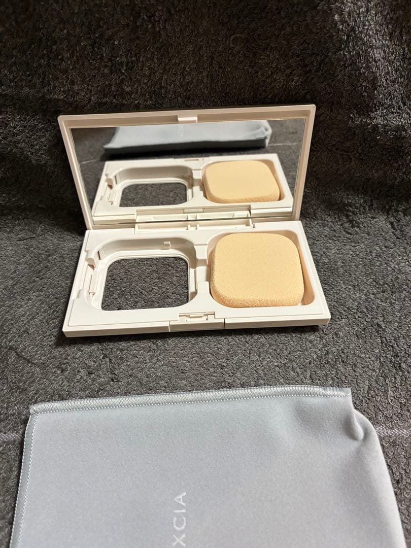 アルビオンエクシア　アンテリサンスブライトエマルジョンファンデーションNA211