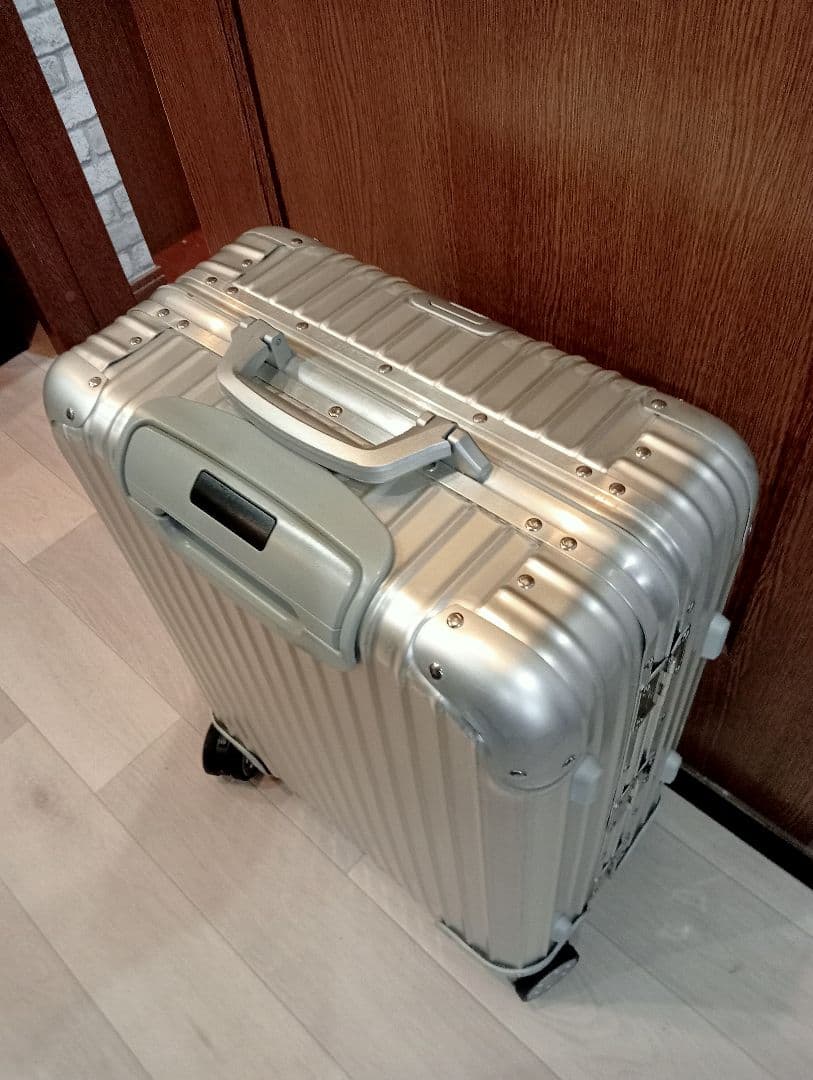 リモワスーツケース東京丸ノ内店購入