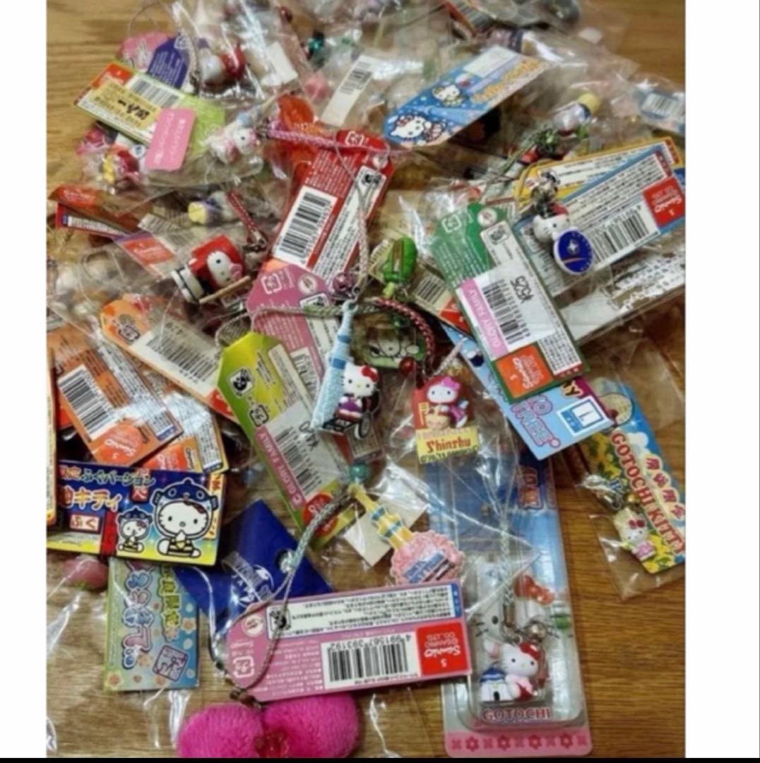 ご当地キティ　根付けストラップ　90個まとめ売り