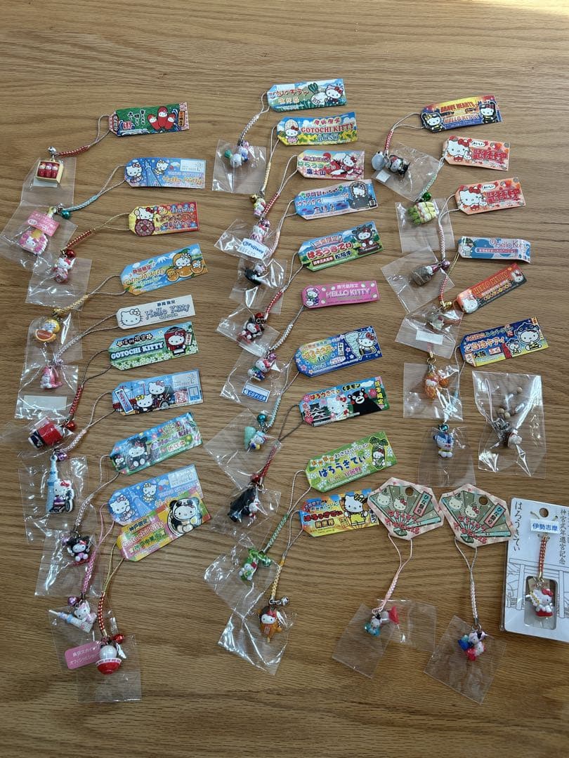 ご当地キティ　根付けストラップ　90個まとめ売り
