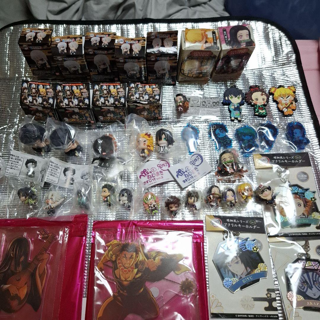 鬼滅の刃 つまんで繋げてマスコット&缶バッチ&すわらせ隊他おまとめ売り