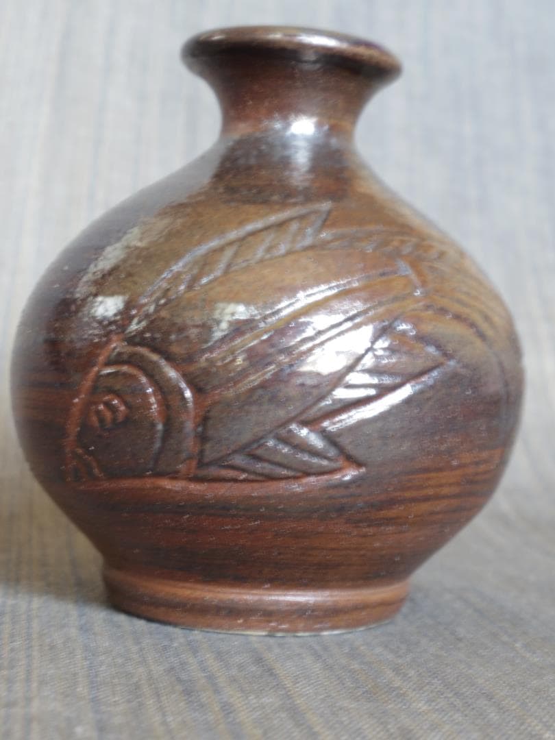 希少作★金城敏男【師＆父：金城次郎】★線彫り魚文徳利