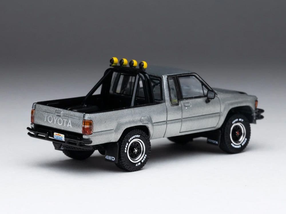 GCD 1987 トヨタ・ハイラックス SR5 (チェイスカー)