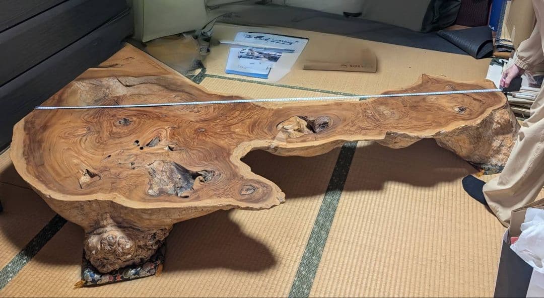 無垢材 自然形状の座卓ケヤキ