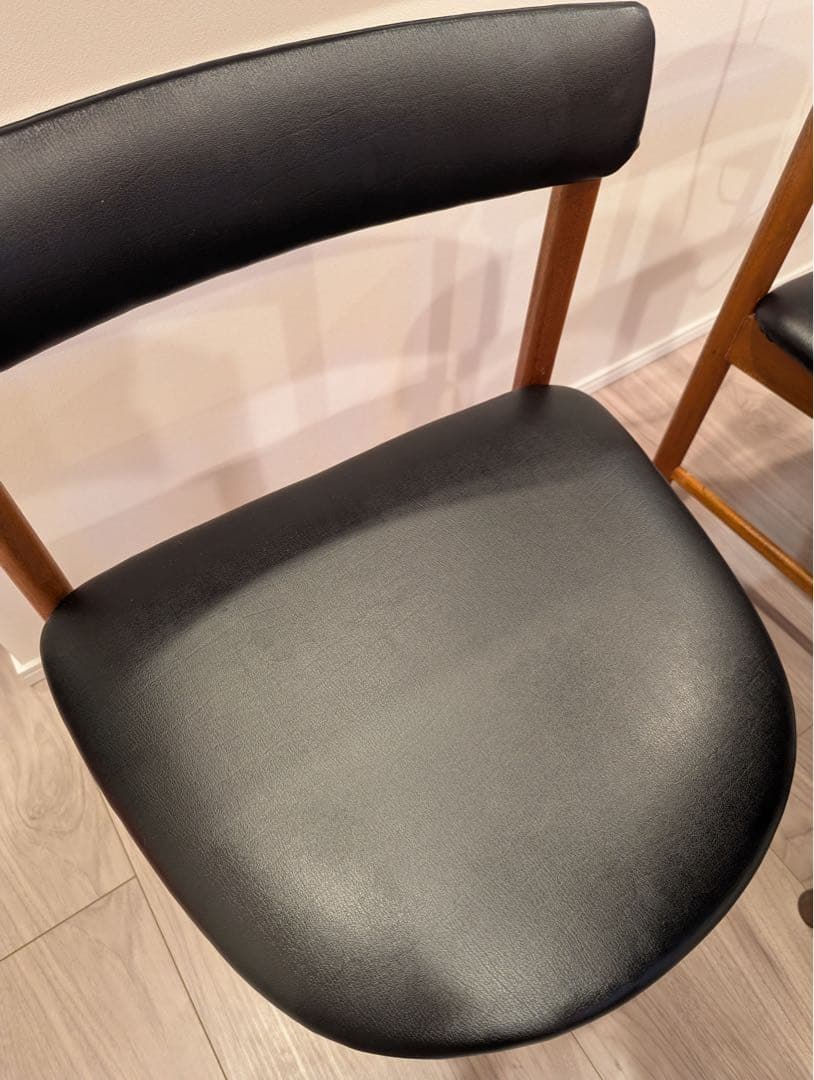 A.H. McIntosh 円形ダイニングテーブル