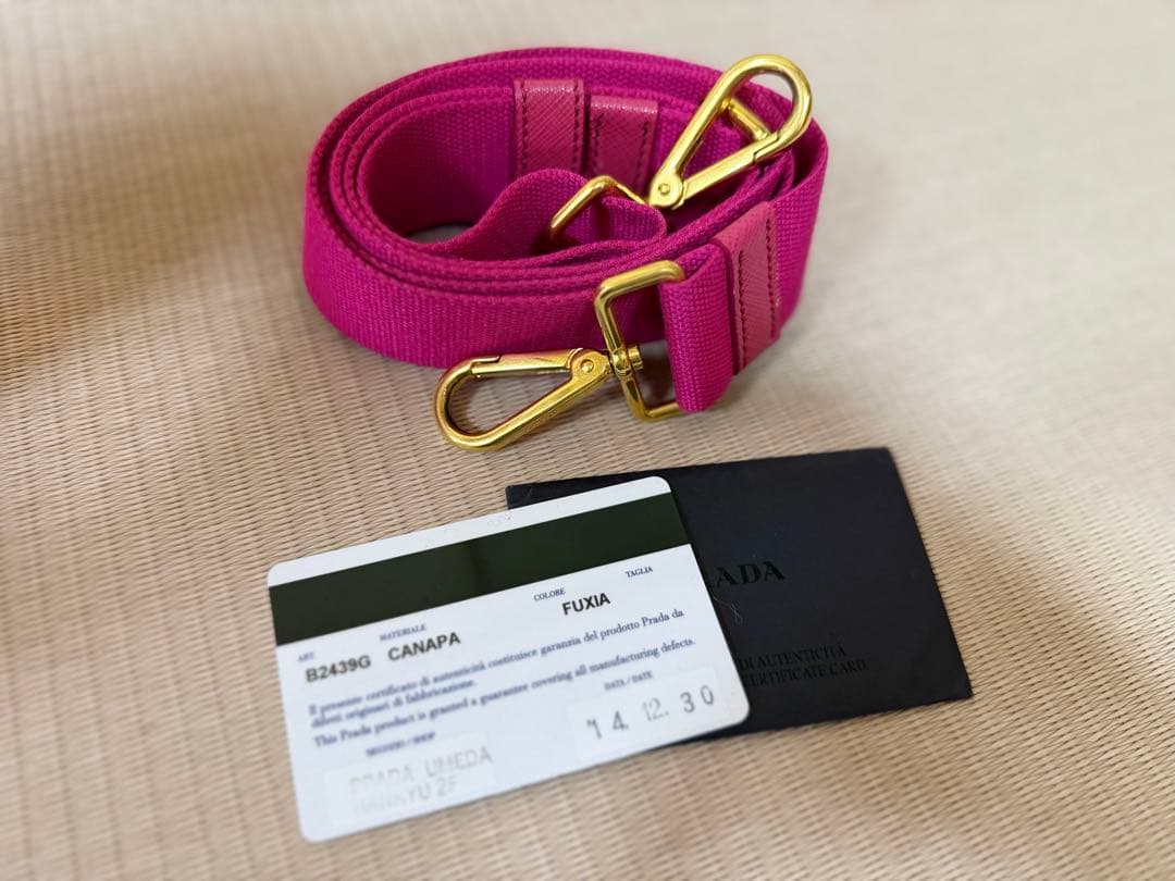 PRADA カナパ　ピンク ショルダーバッグ 肩ベルト　証明カードつけ