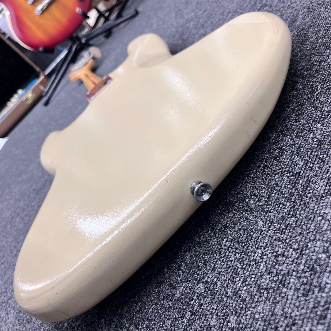 【10677】 history ジャズベースタイプ ホワイト系再塗装？