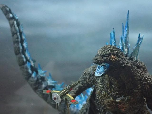 電車・震電付！一番くじ ゴジラ−1.0 A賞を背びれ発光イメ－ジへ再塗装 元箱有