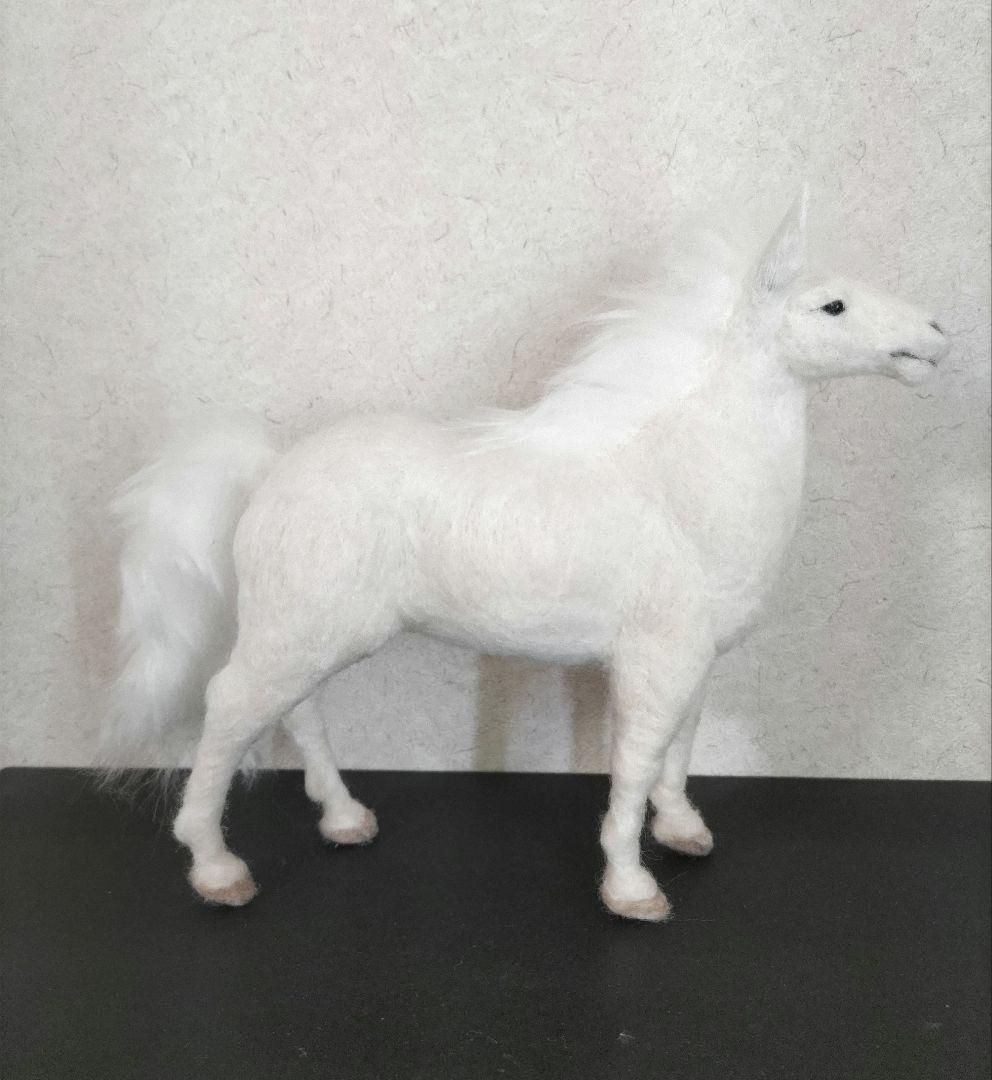 羊毛フェルト 白馬