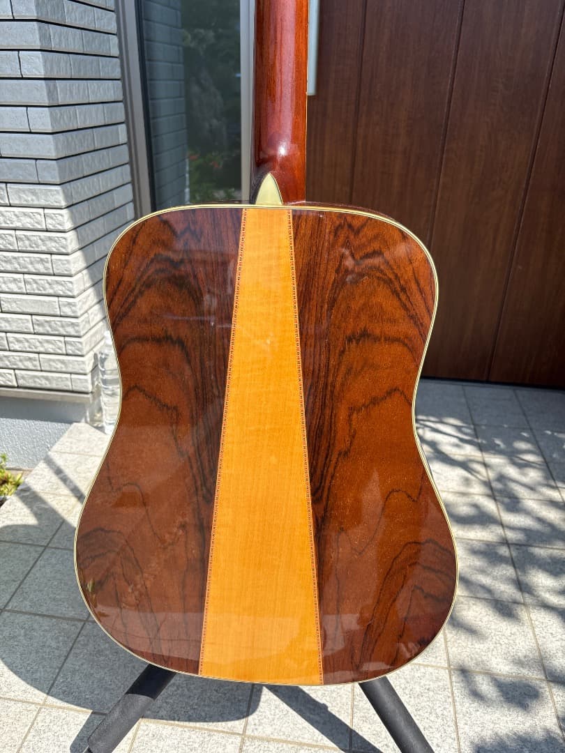 Morris W-60 トップ単板　サイド、パックはハカランダ