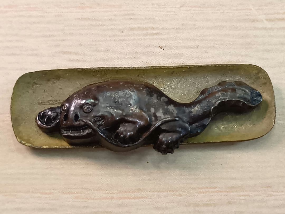 煙草入れ／鯰前金具