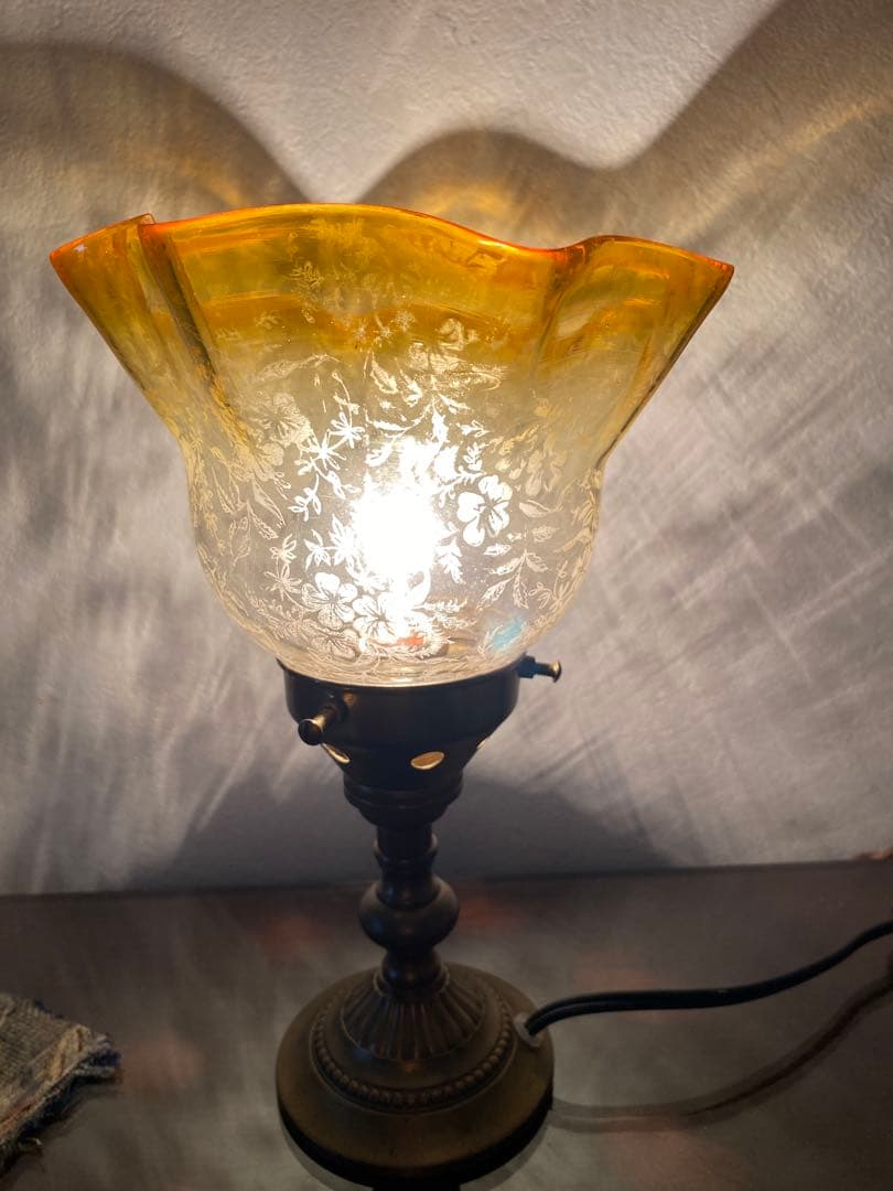 英国　アンティーク　エッチング　　ボタニカルな草花模様　ペンダント灯具