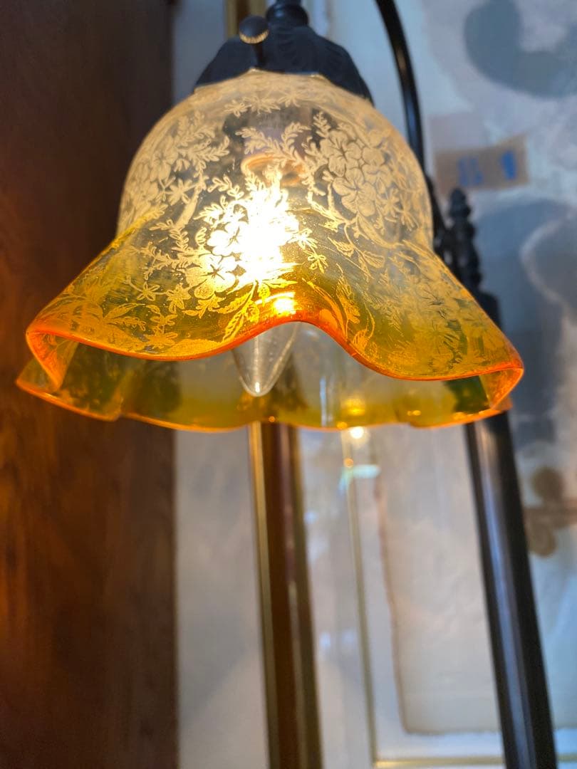 英国　アンティーク　エッチング　　ボタニカルな草花模様　ペンダント灯具