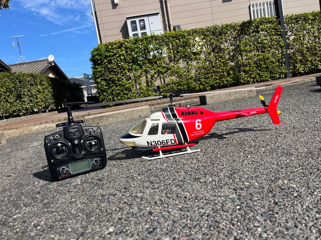スケールヘリ　N306ED ヘリコプター 送信機付き