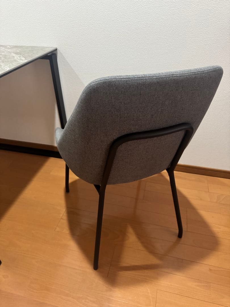 セラミックダイニングテーブルとファブリックの椅子2脚（tomoko）