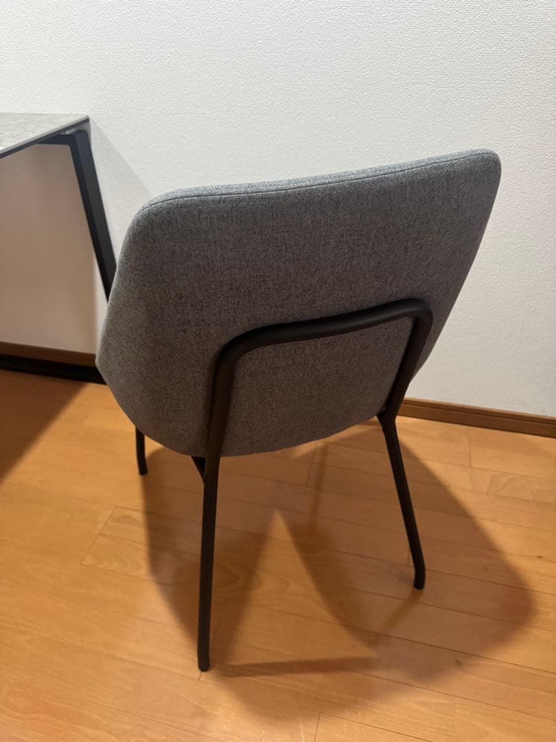 セラミックダイニングテーブルとファブリックの椅子2脚（tomoko）