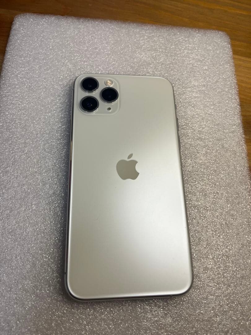 Apple iPhone 11 Pro シルバー 本体　バッテリー82%