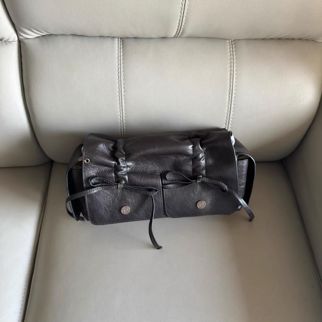 Acne Studios 黒 レザードローストリングショルダーバッグ