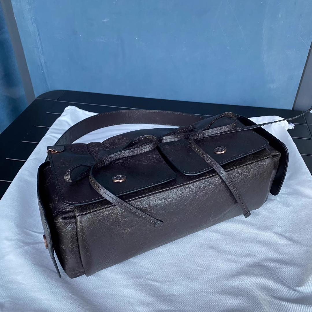 Acne Studios 黒 レザードローストリングショルダーバッグ