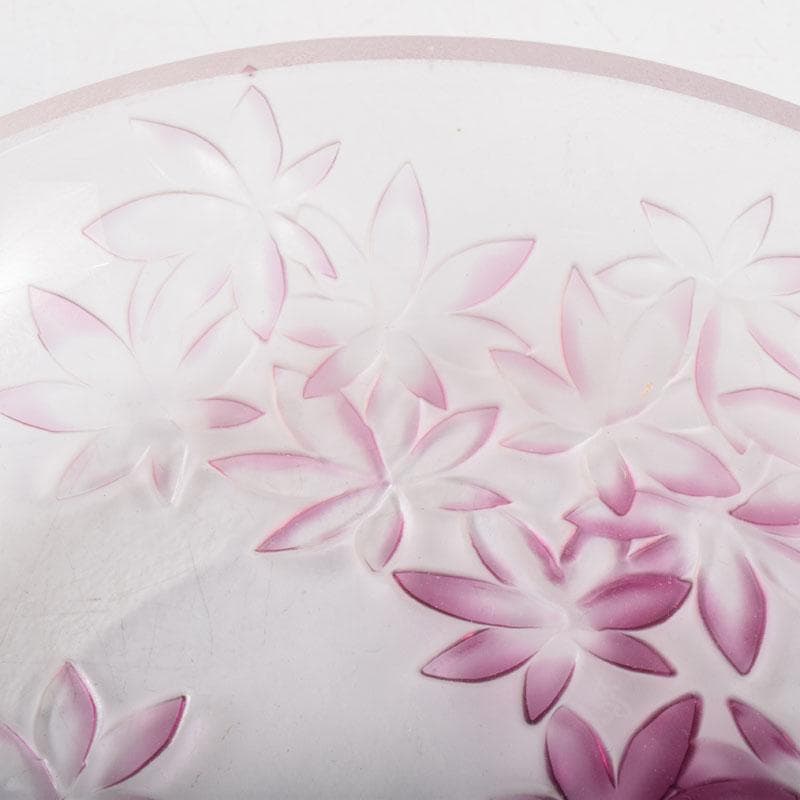 ガラス工芸　荒木良忠作　玻璃彫刻　金赤楓はがさね文皿　共布共箱　C　9197