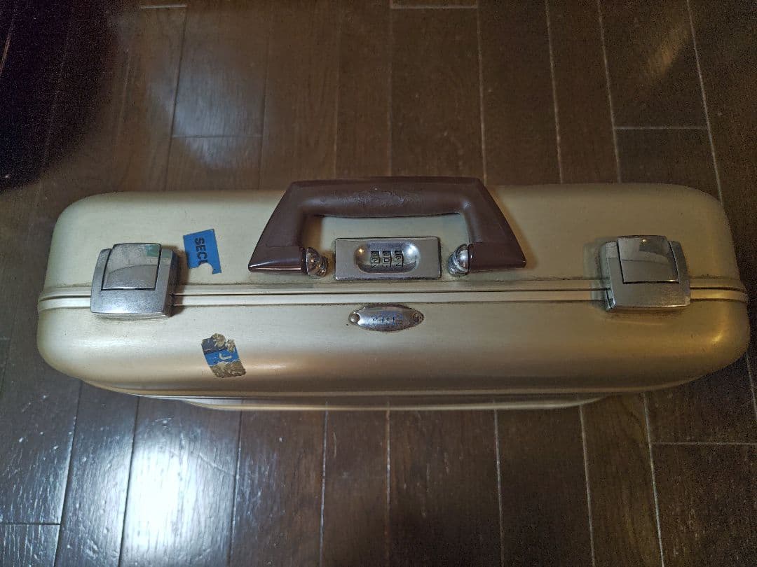 ゴールドアタッシュケース