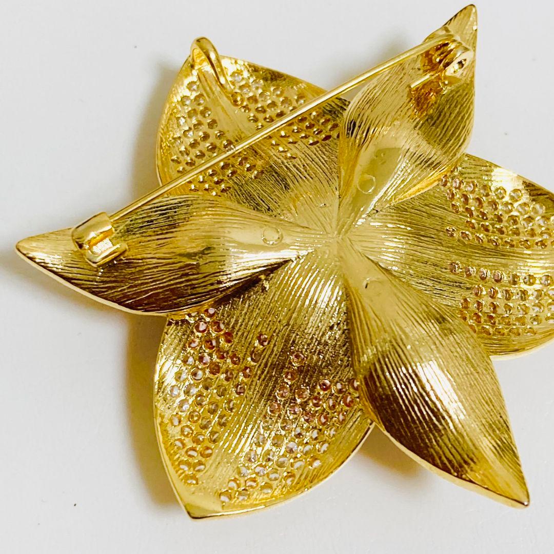 ダイヤ調の石とルビー調の石のフラワーモチーフブローチ k18??