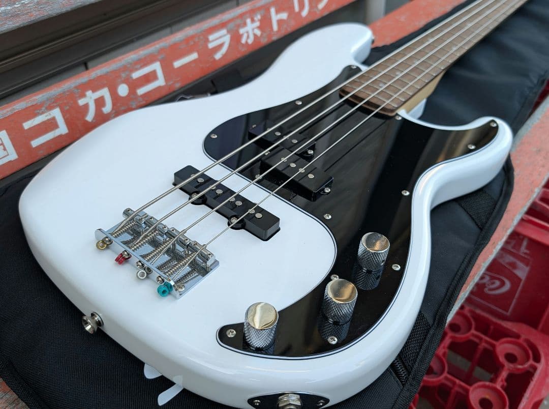 Squier Affinity PrecisionBass プレシジョン　ベース