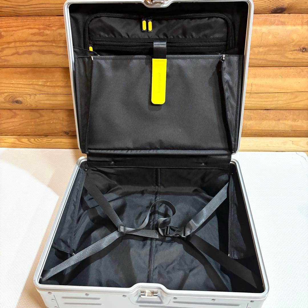 【美品】innovator アルミスーツケース スターリングシルバー 42L