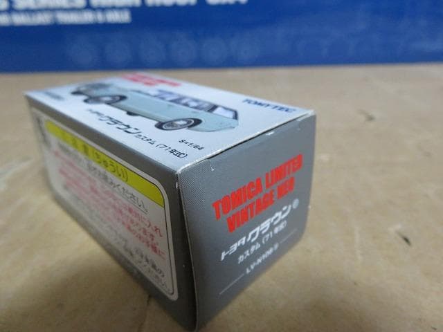 トミカリミテッドヴィンテージNEO クラウン カスタム バン デラックス