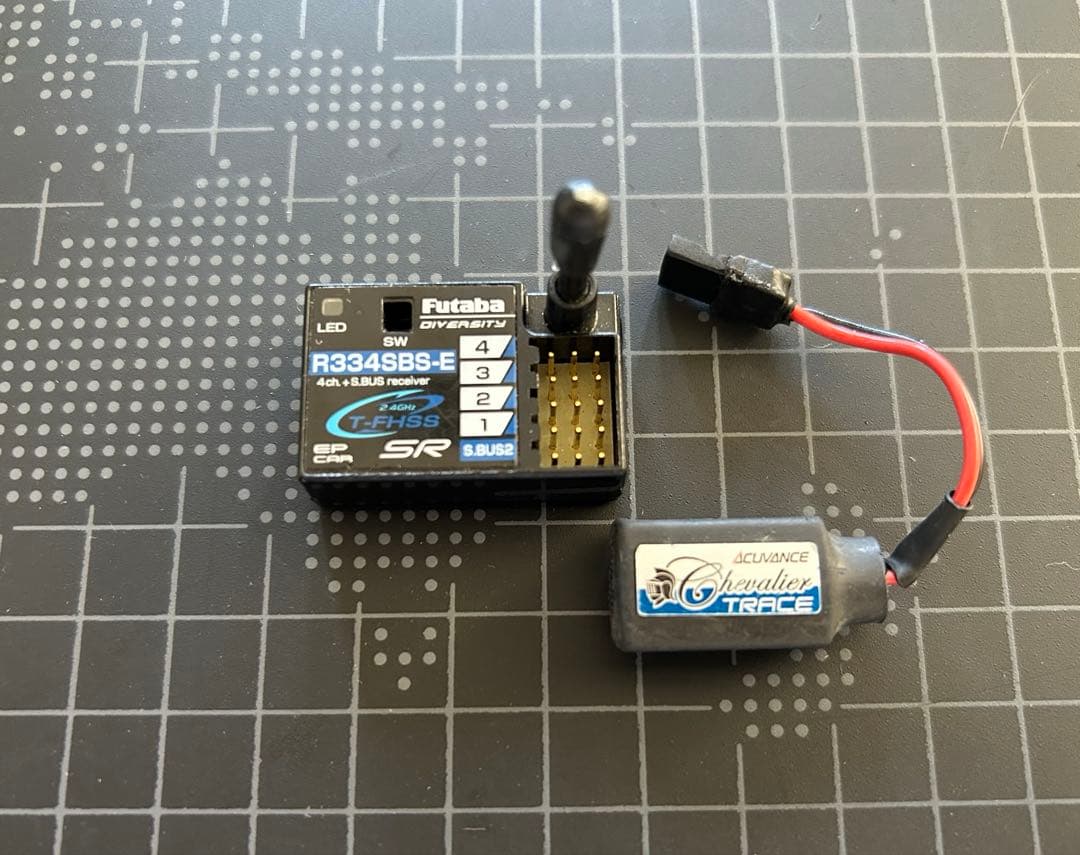 Futaba R334SBS-E とアキュバンスシュバリエトレイスのセット