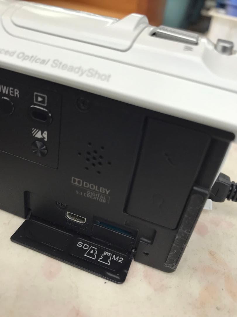 ソニーハンディカムHDR-CX535ホワイト付属品勢揃い