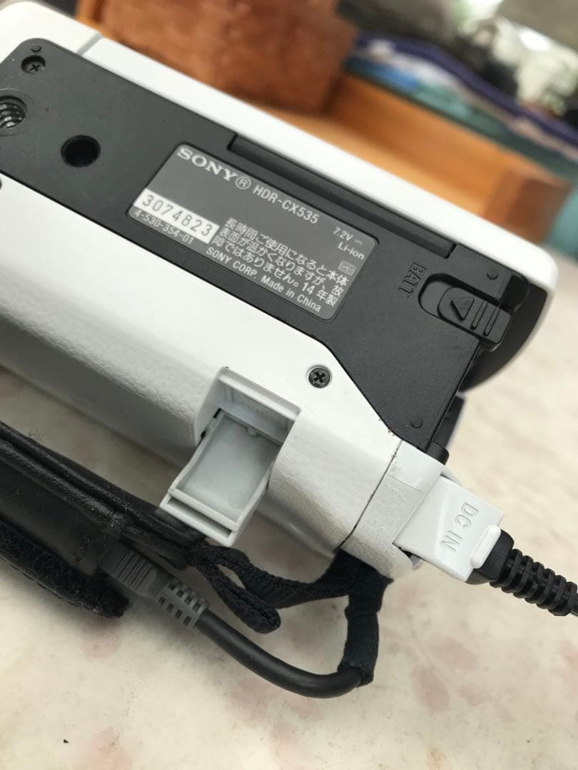 ソニーハンディカムHDR-CX535ホワイト付属品勢揃い