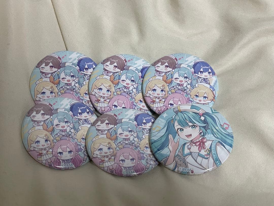 C*a様 初音ミクマジミラ2024 ふわぷち ぬいぐるみ（Ｌ）缶バッチセット