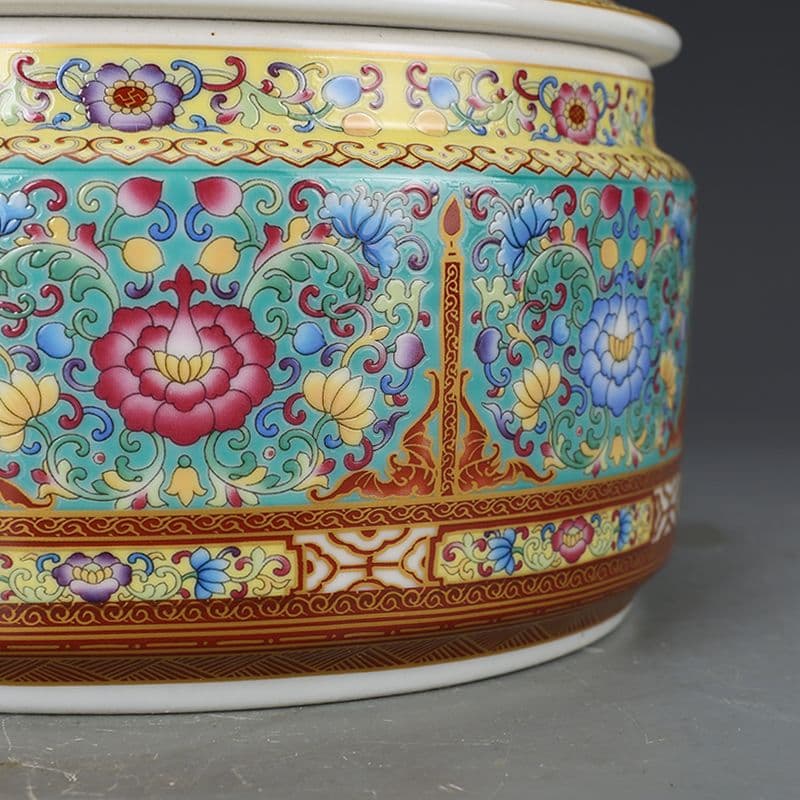 大清乾隆琺瑯彩纏枝花卉蓋缶 陶磁器 装飾品 現代工芸品美術品 置物