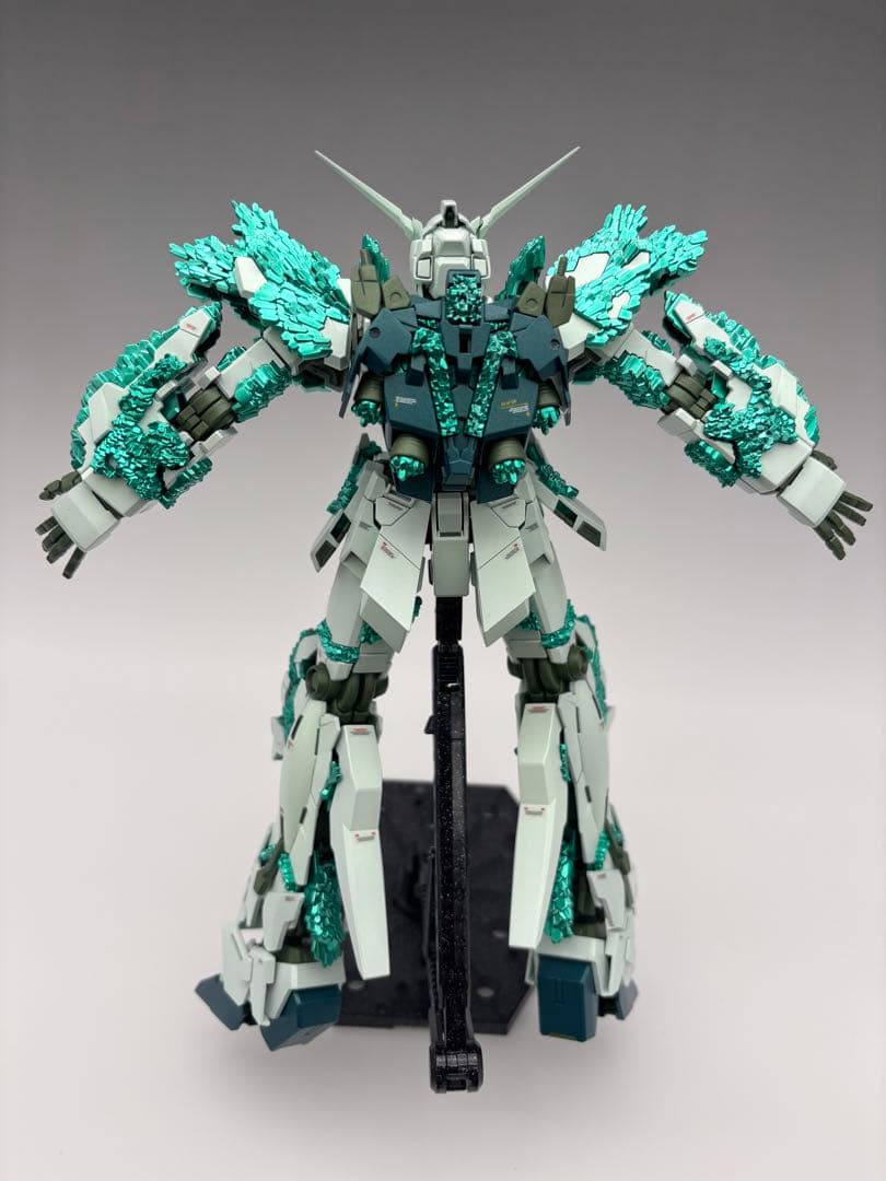 MG 1/100 ユニコーンガンダム(光の結晶体) 塗装完成品
