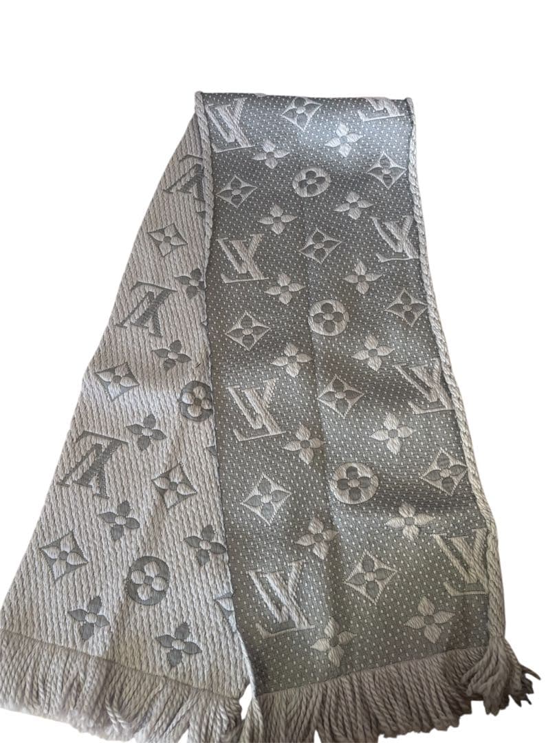 ルイヴィトン　グレー ロゴパターン マフラー フリンジ付き